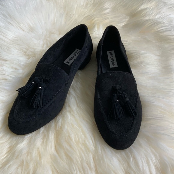 Steve Madden Shoes - STEVE MADDEN Black Loafers w/ tassels- 7.5 NEW